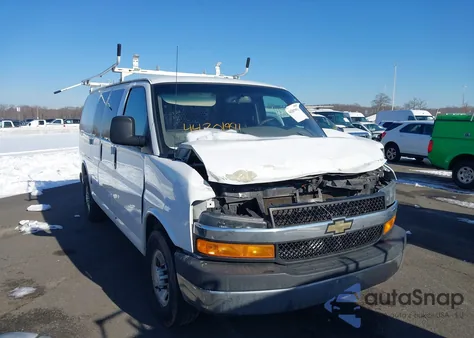 2018 Chevrolet Express 2500 Work Van z USA, uszkodzony, nr VIN 1GCWGAFG7J1910403